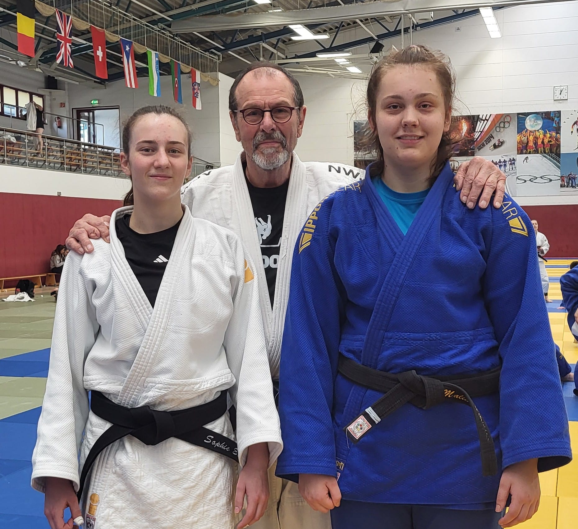  Die Bevergerner Judoka Sophie Eifert, Malin Nieweler und Trainer Klaus Büchter